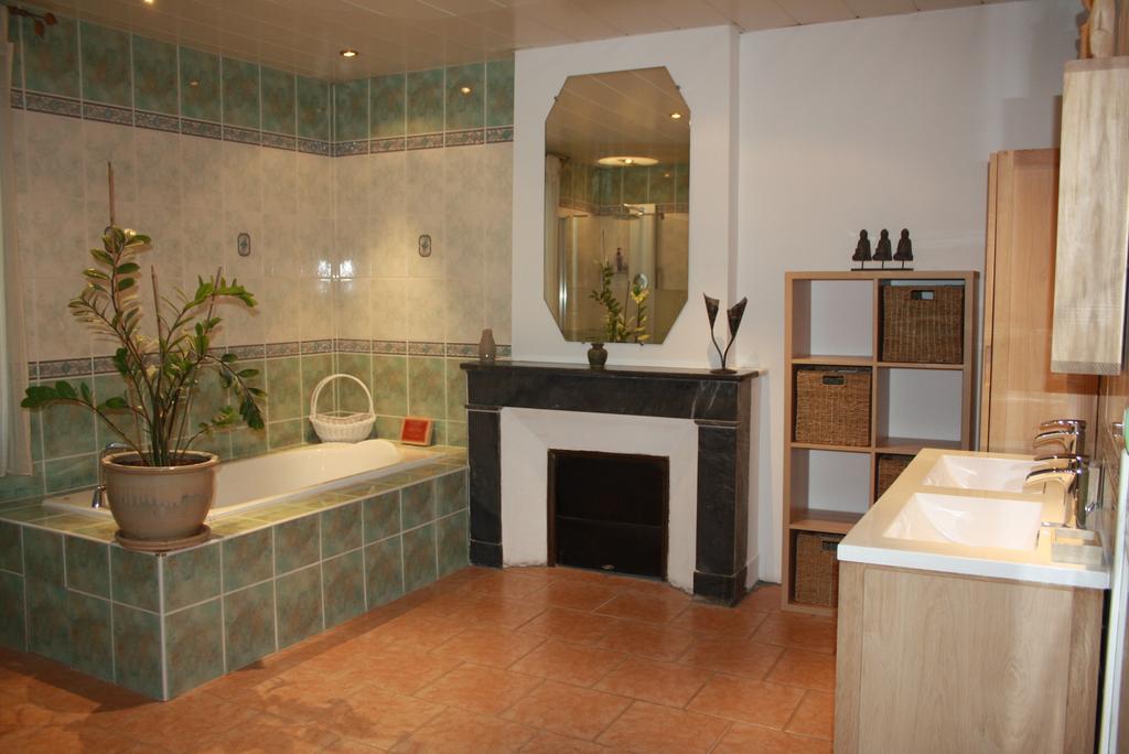 Les Portes Du Soleil Bed & Breakfast Капестон Стая снимка